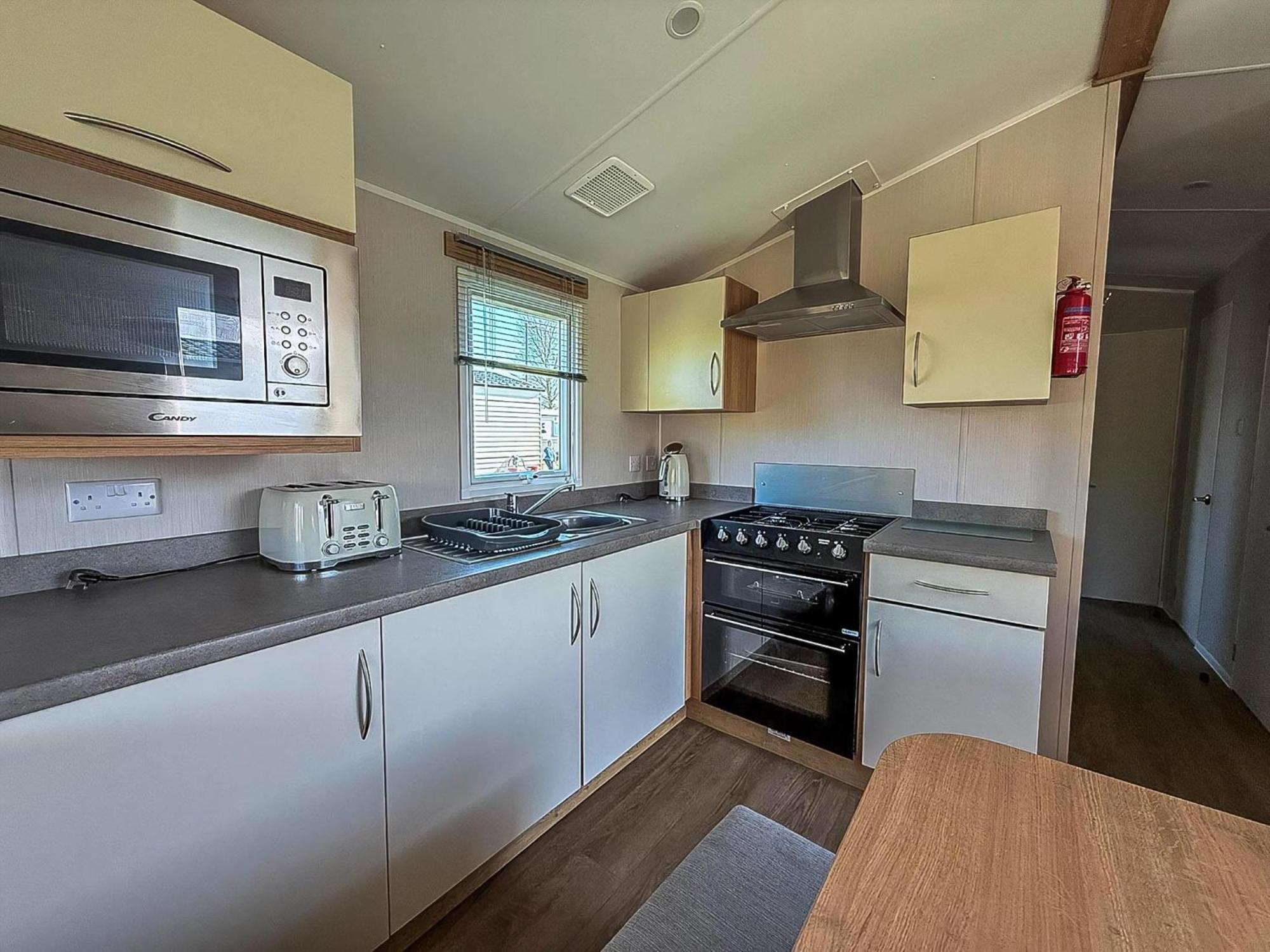 Lovely 8 Berth Caravan In Southview Holiday Park, Ref 33042Tc Skegness Exterior photo